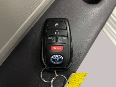 2022 Toyota Sienna LE FWD 8-Passenger