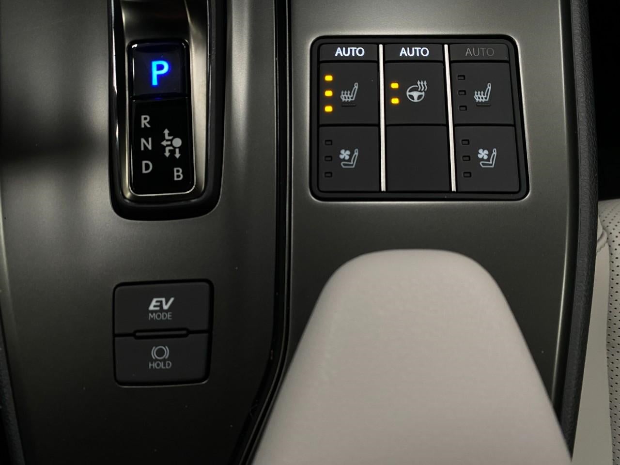 2025 Lexus UX UX 300h Premium AWD