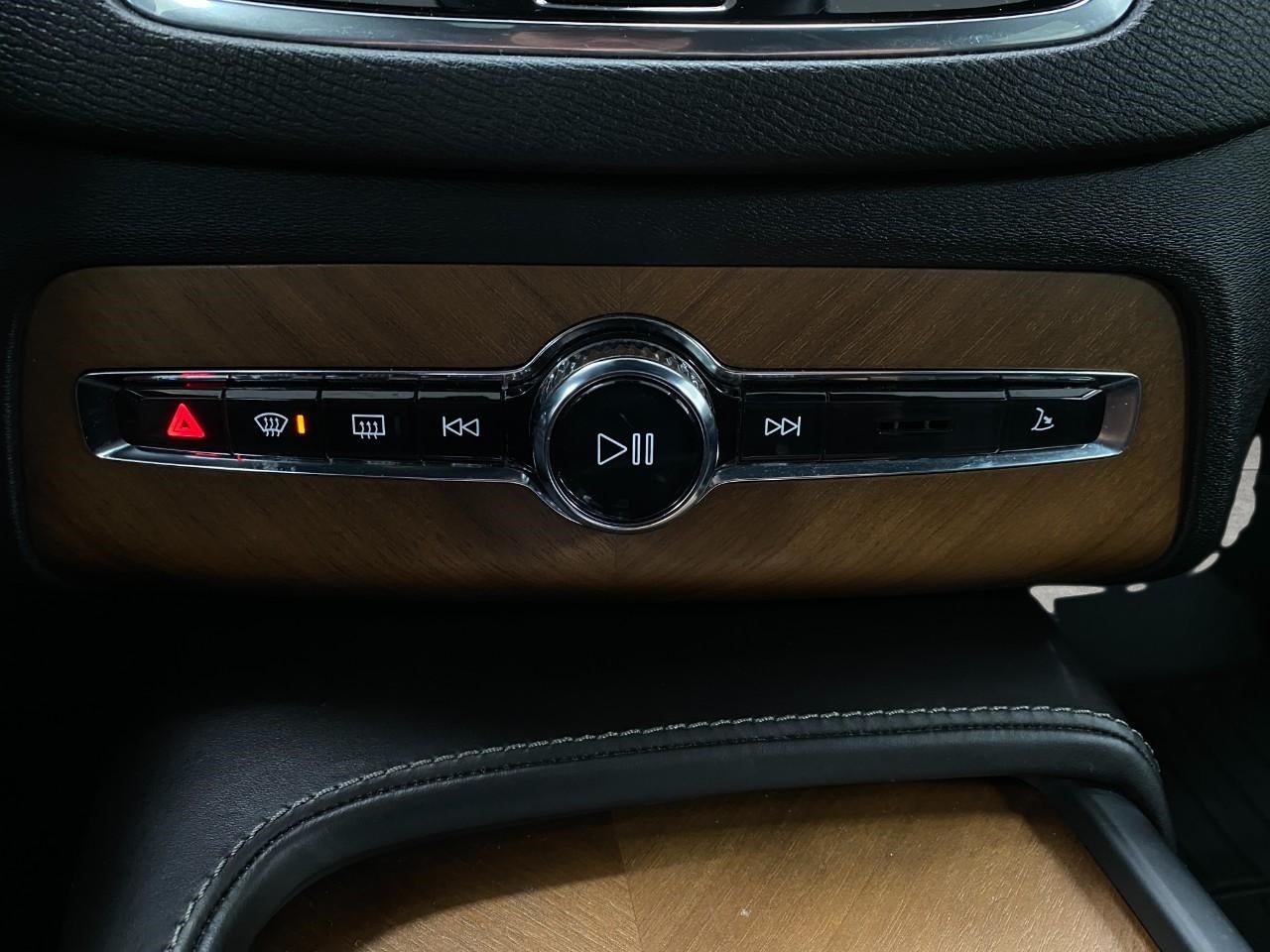 2017 Volvo XC90 T8 eAWD Plug-In Hybrid 7-Passenger Inscription