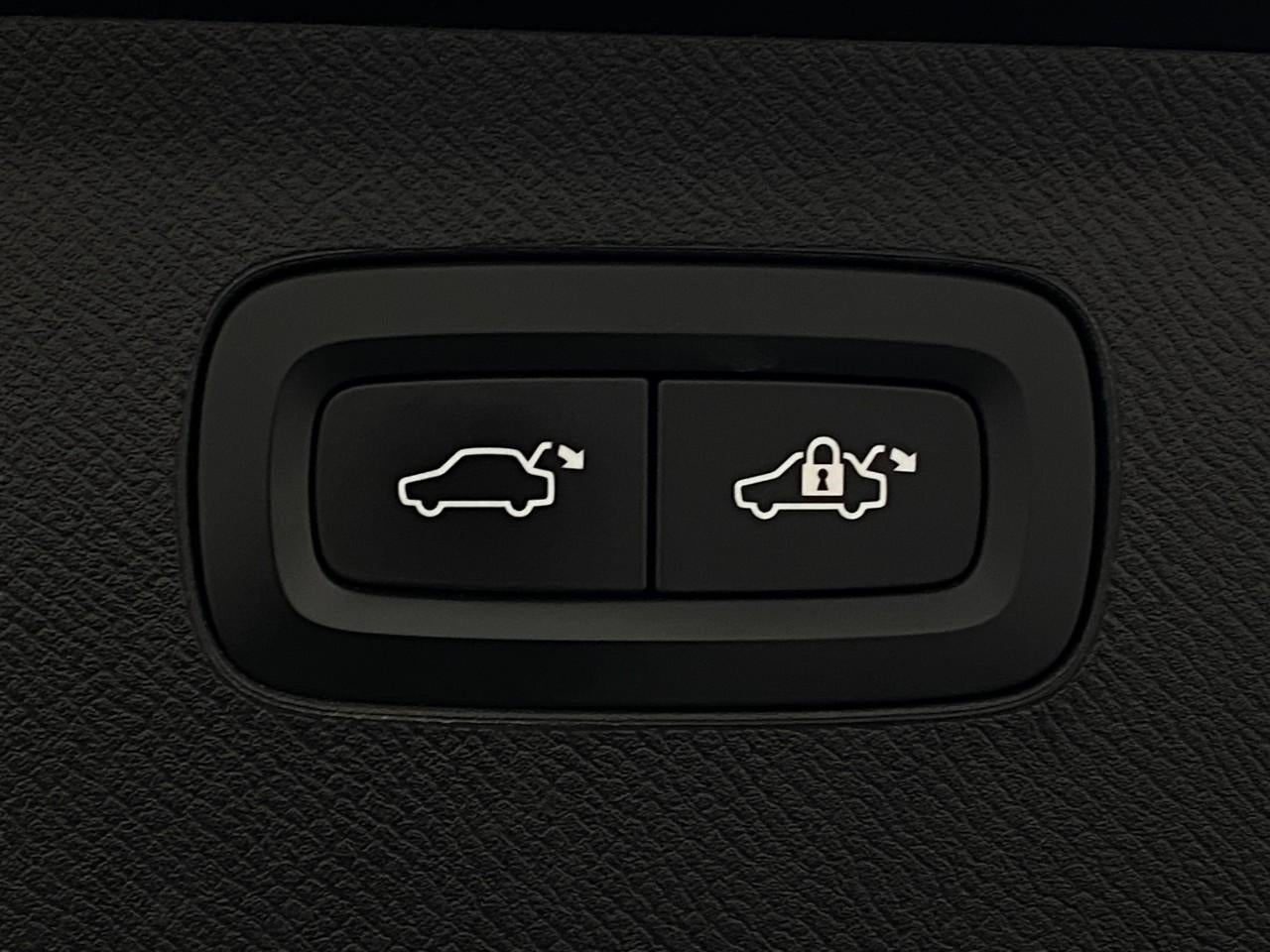 2017 Volvo XC90 T8 eAWD Plug-In Hybrid 7-Passenger Inscription