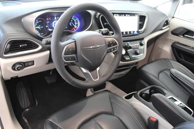 2022 Chrysler Pacifica Hybrid Touring L FWD