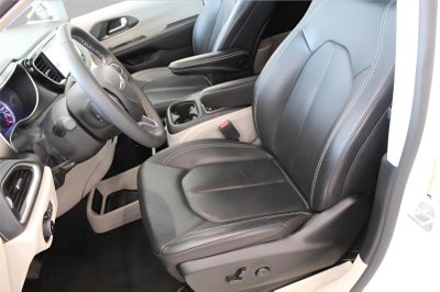 2022 Chrysler Pacifica Hybrid Touring L FWD