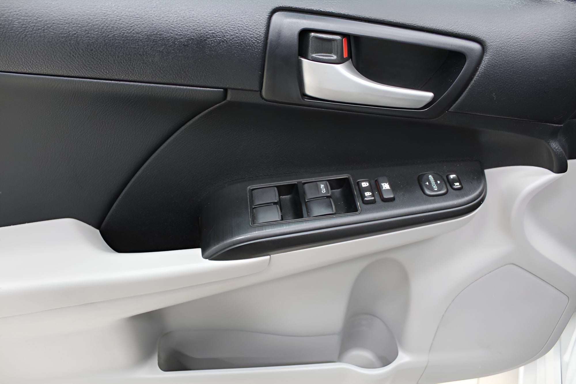 2014 Toyota CAMRY SEDAN