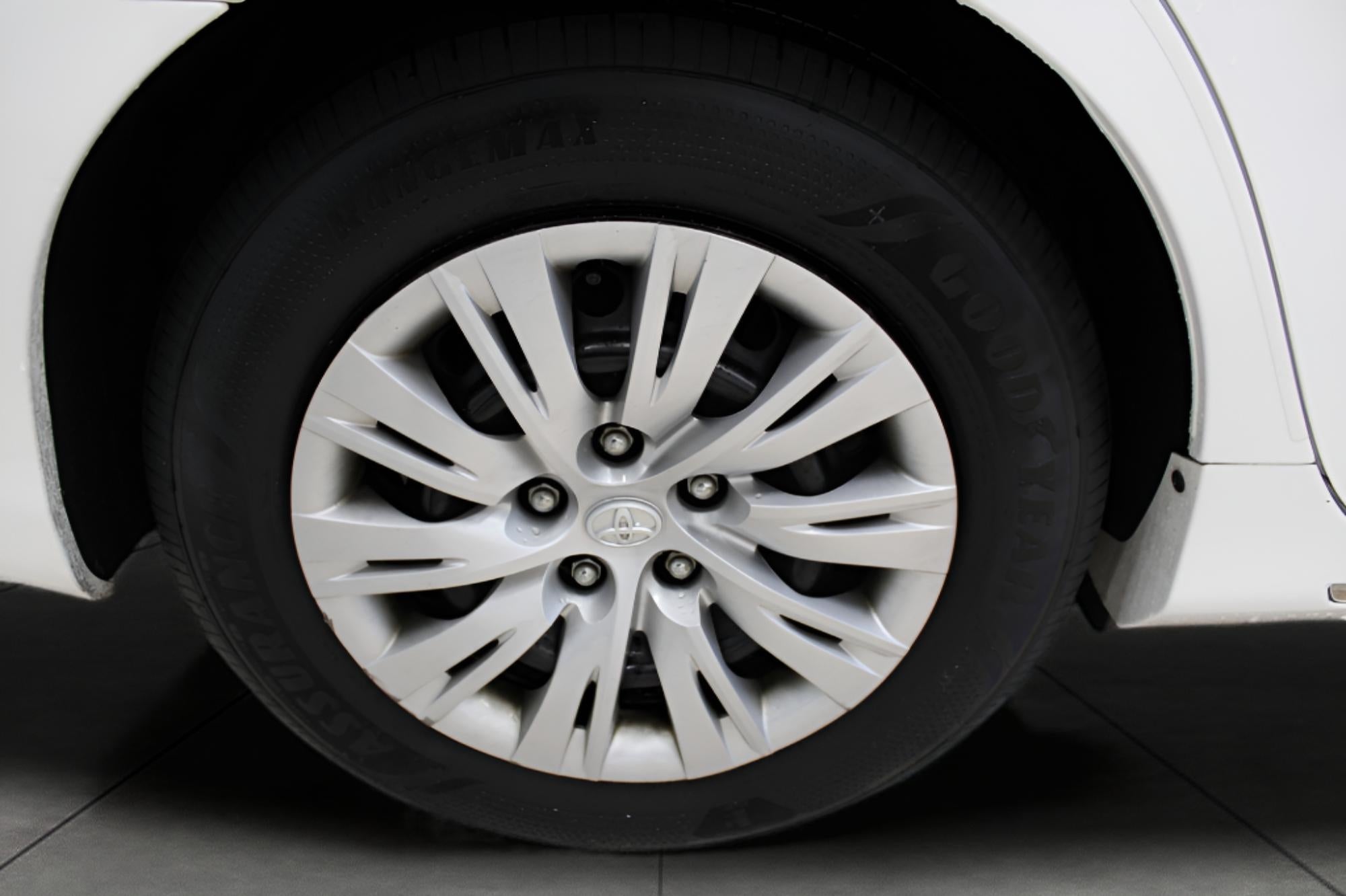 2014 Toyota CAMRY SEDAN