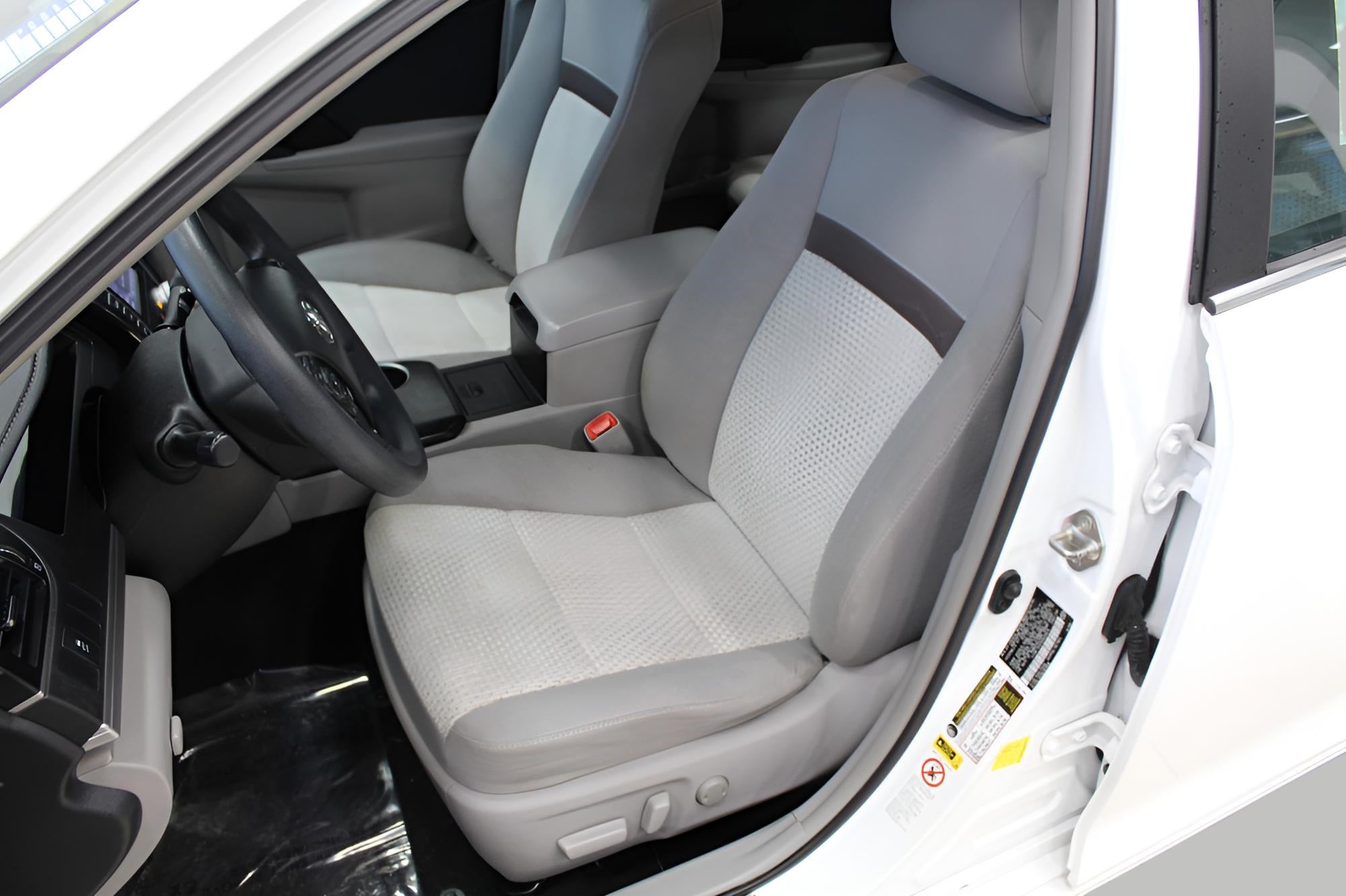 2014 Toyota CAMRY SEDAN