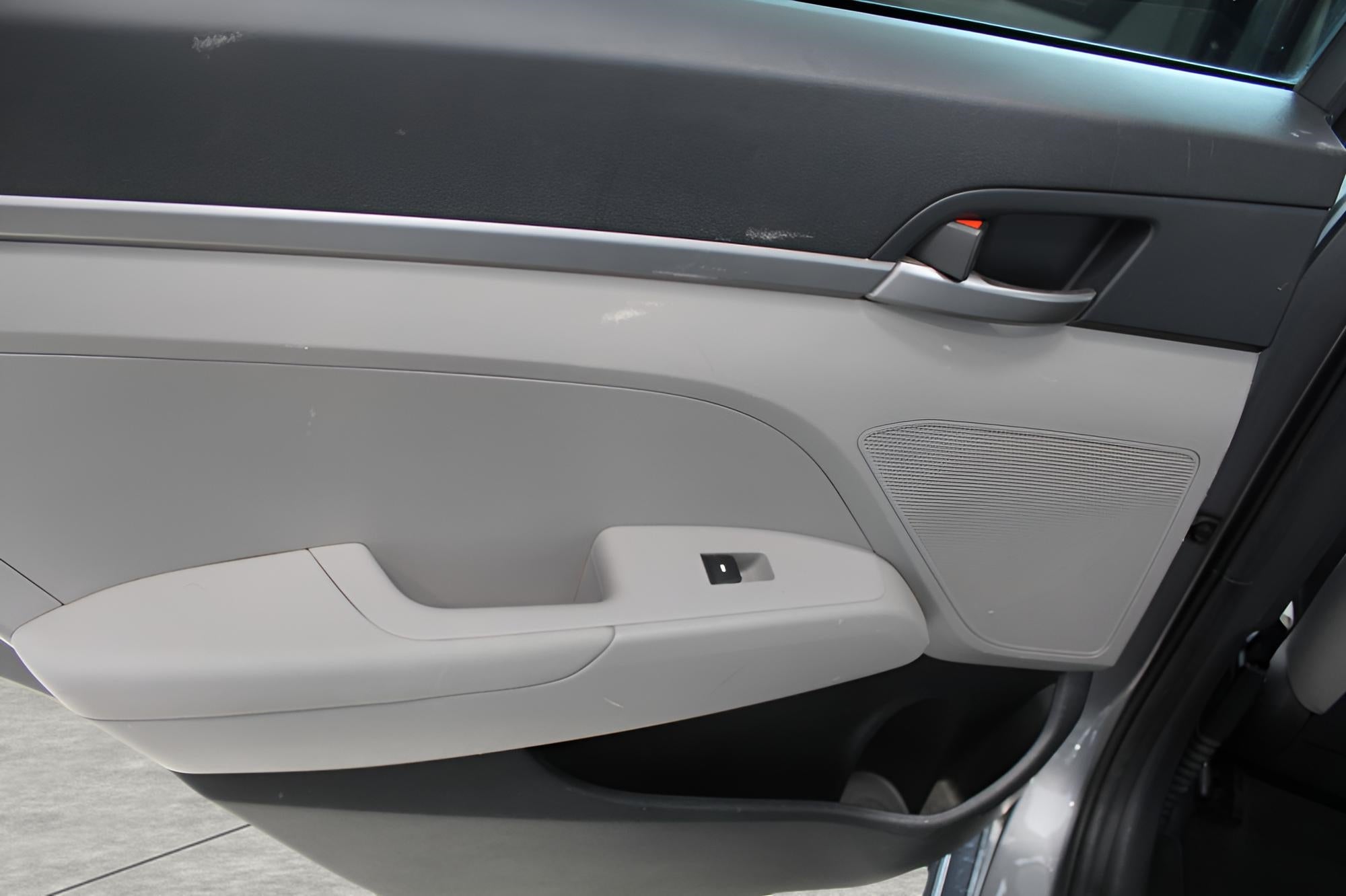 2018 Hyundai Elantra SE 2.0L Manual