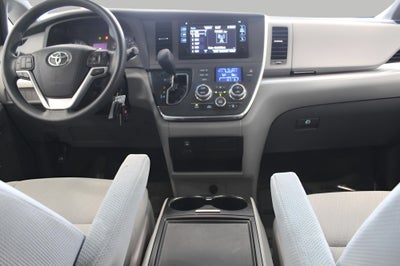 2017 Toyota SIENNA MINI-VAN, PASSENGER