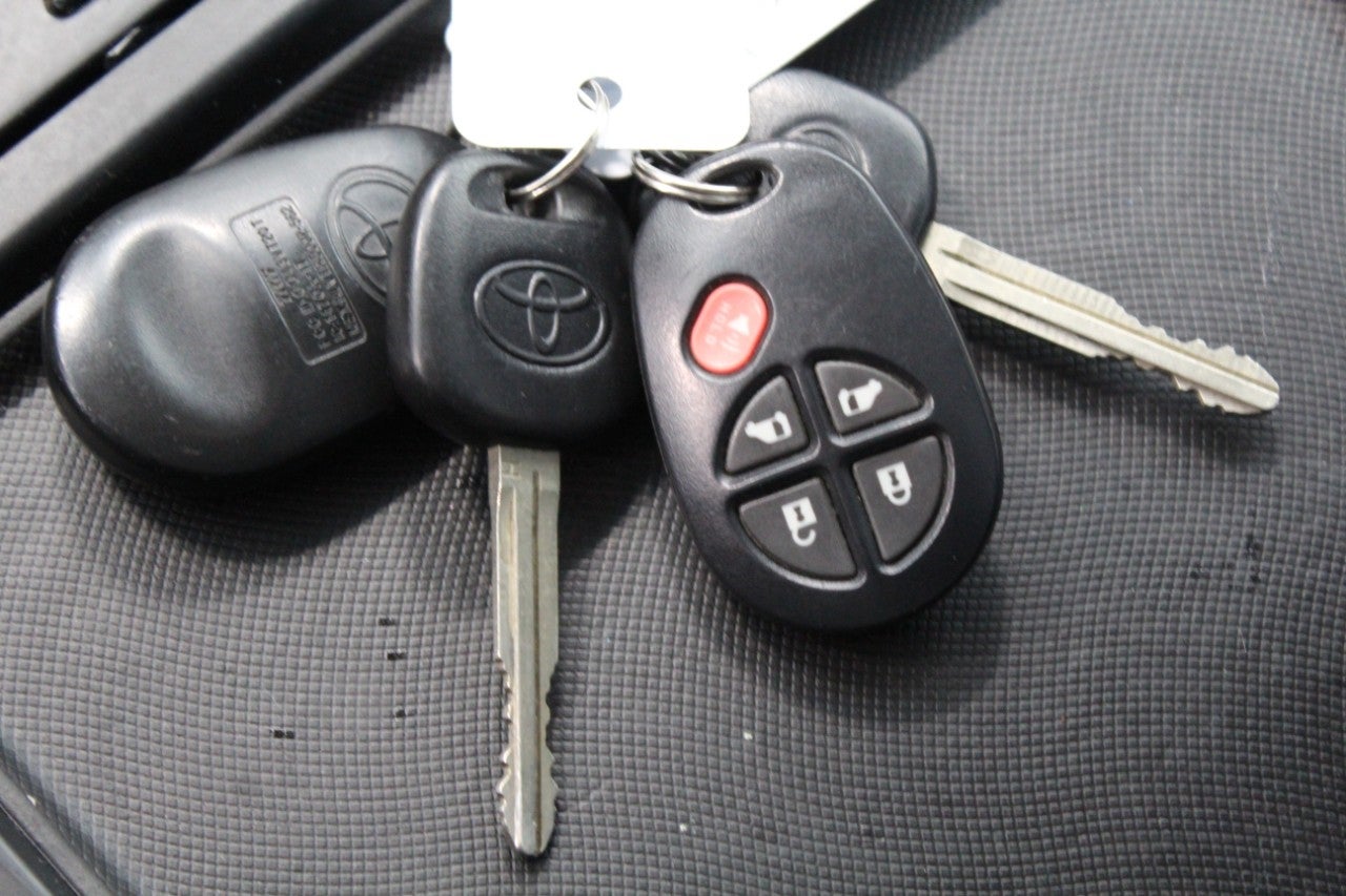 2017 Toyota SIENNA MINI-VAN, PASSENGER