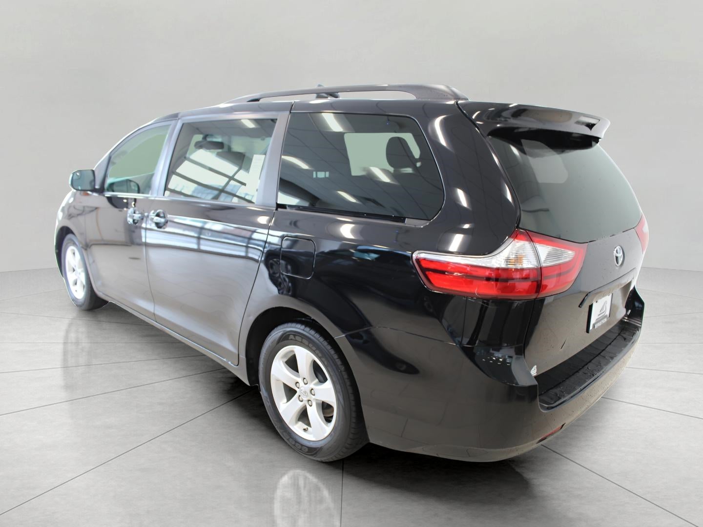 2017 Toyota SIENNA MINI-VAN, PASSENGER