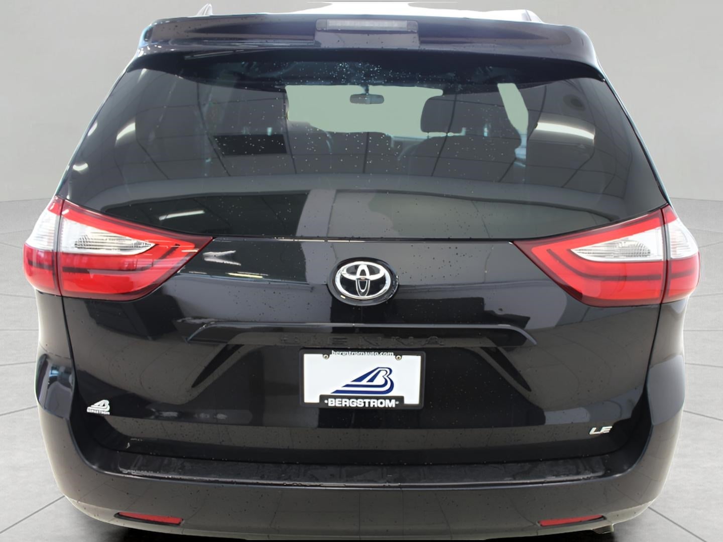 2017 Toyota SIENNA MINI-VAN, PASSENGER