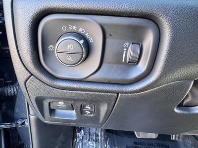 2025 RAM 1500 CREW CAB