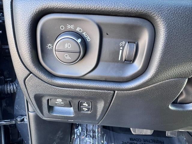 2025 RAM 1500 CREW CAB