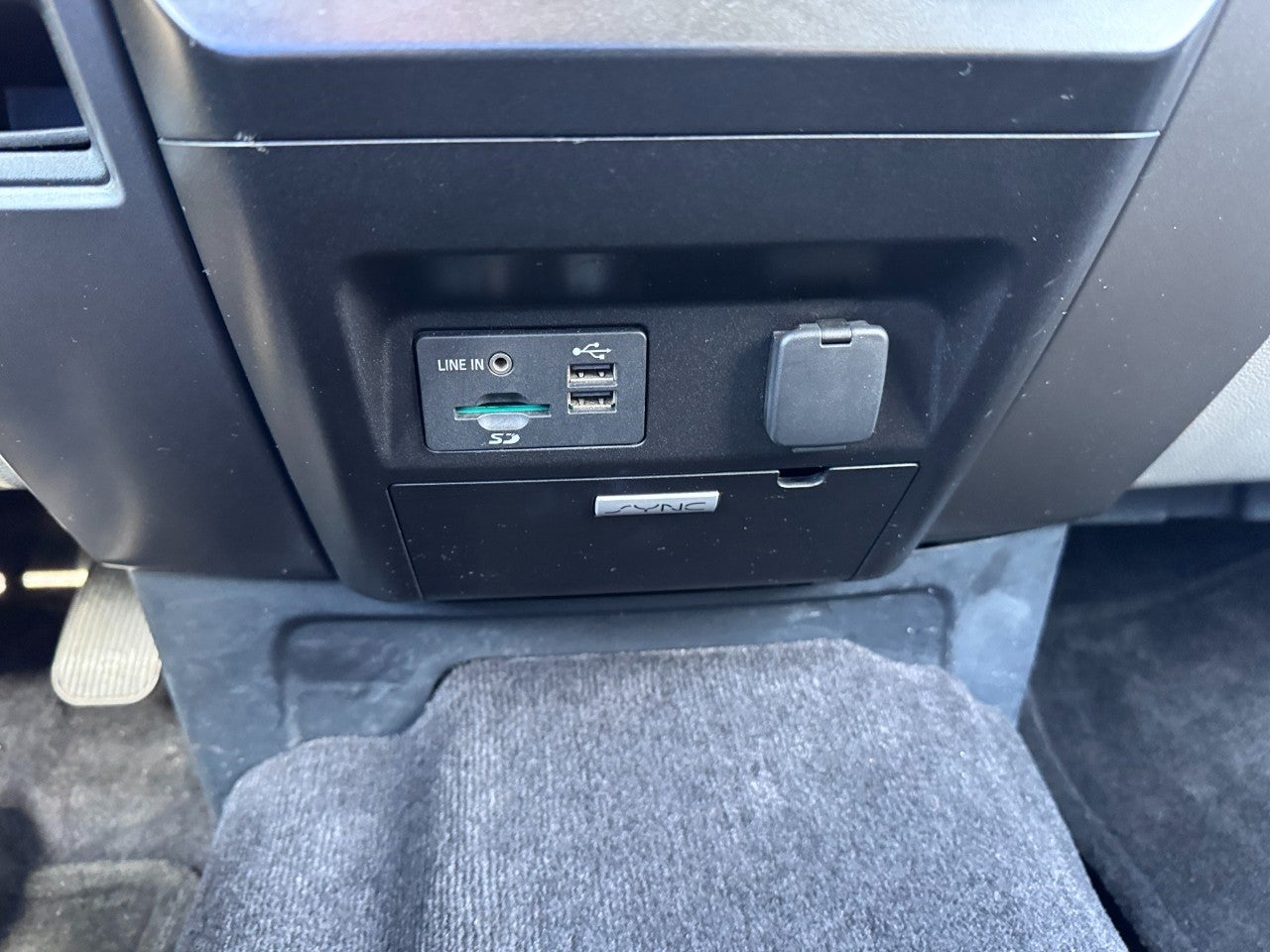 2015 Ford F-150 4WD SuperCab 145 XLT