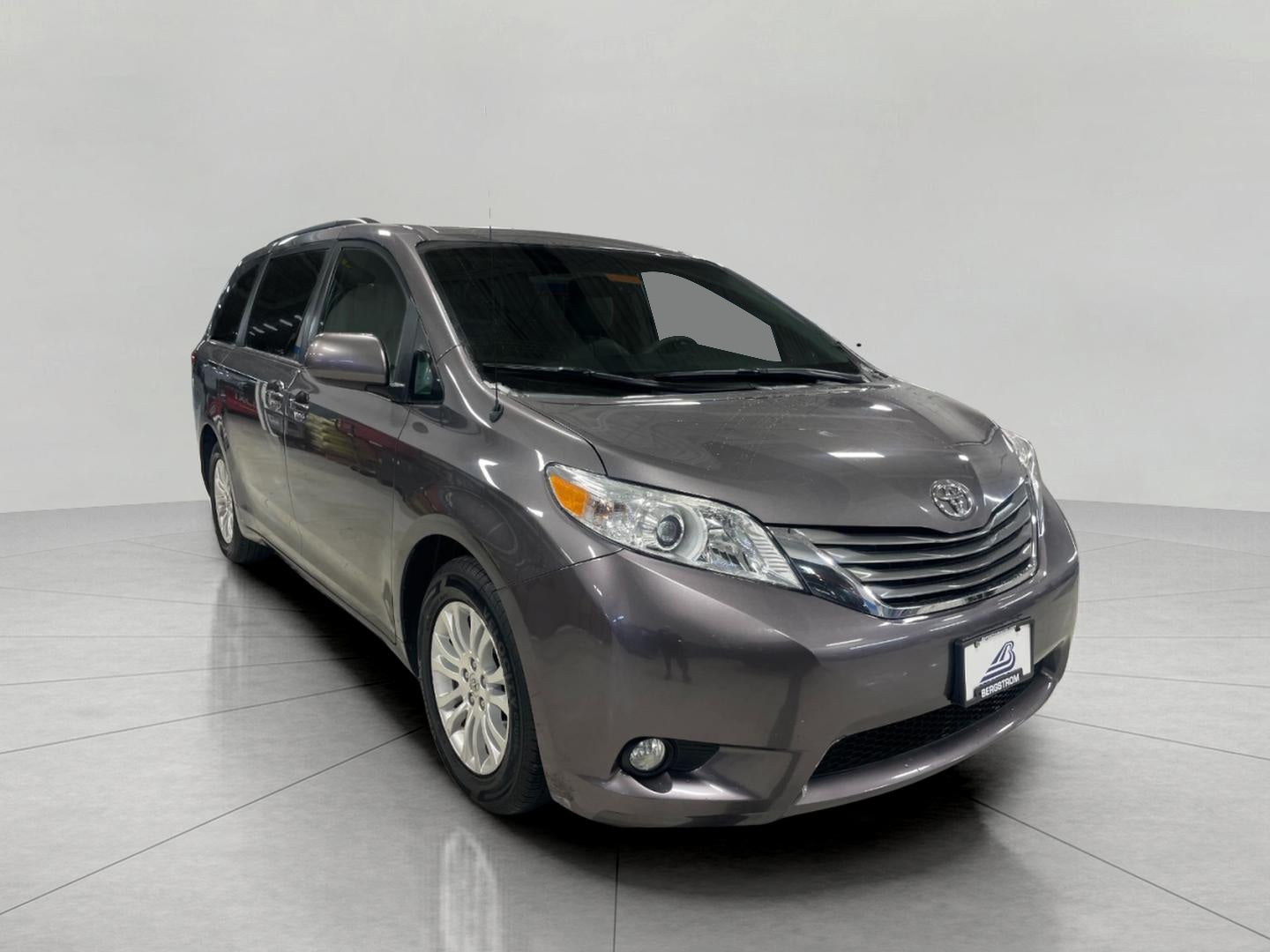 2014 Toyota SIENNA PASSENGER VAN