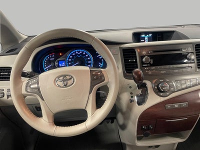 2014 Toyota SIENNA PASSENGER VAN