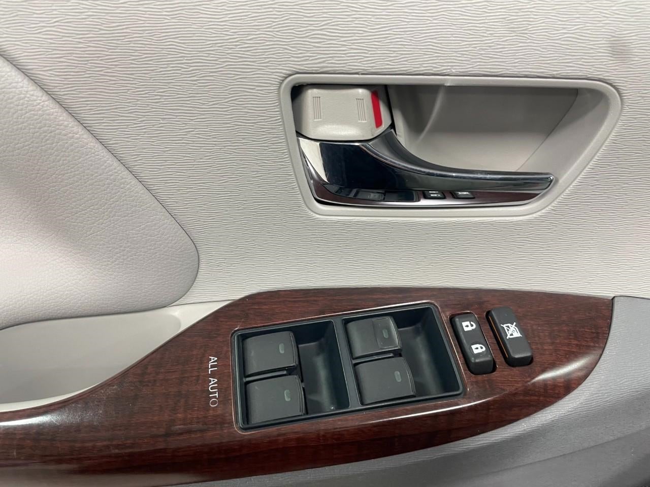 2014 Toyota SIENNA PASSENGER VAN