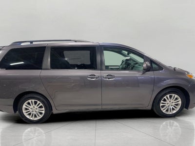 2014 Toyota SIENNA PASSENGER VAN