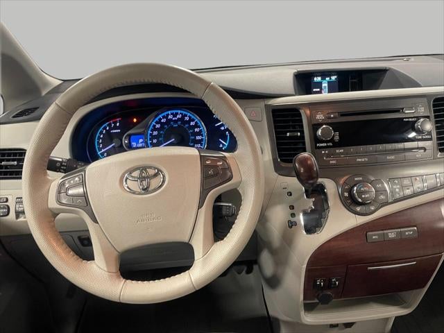 2014 Toyota SIENNA PASSENGER VAN