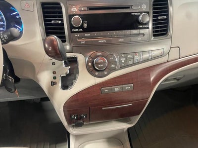 2014 Toyota SIENNA PASSENGER VAN