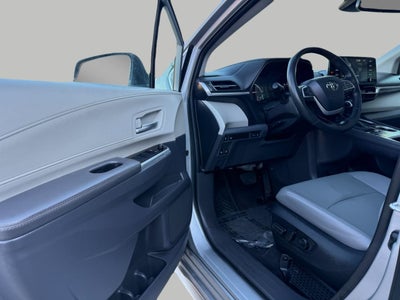 2024 Toyota SIENNA PASSENGER VAN