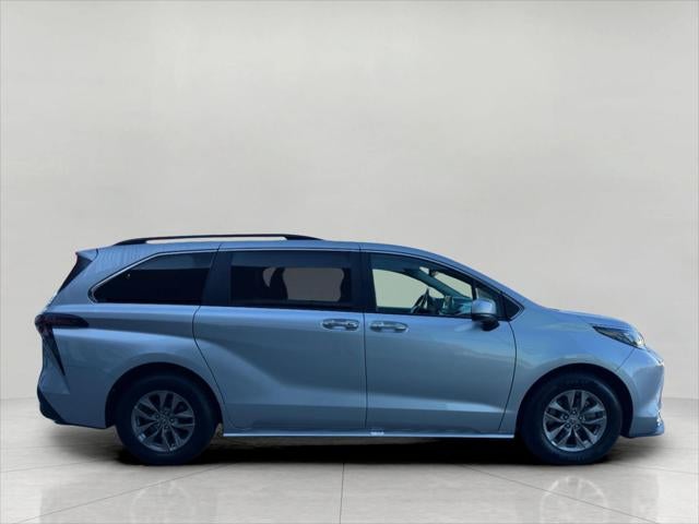2024 Toyota SIENNA PASSENGER VAN