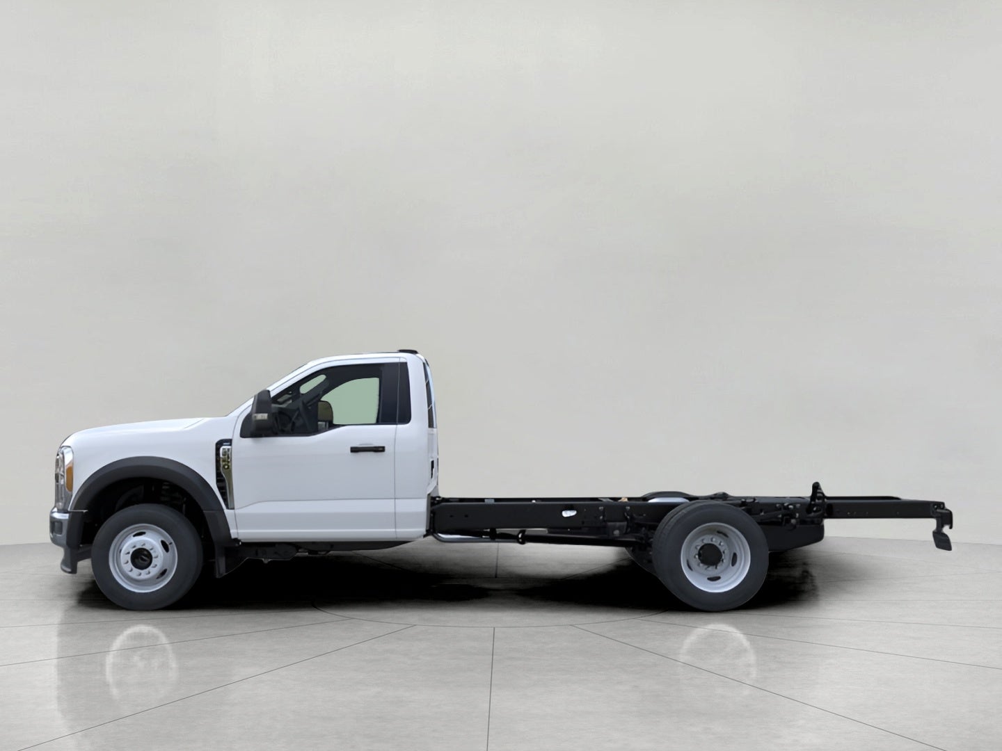 2026 Ford Super Duty F-550 DRW XLT 4WD Reg Cab 145 WB 60 CA