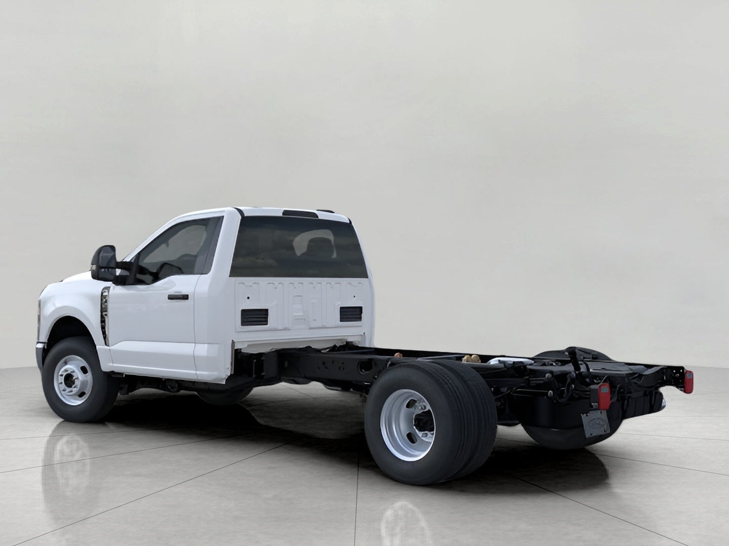 2026 Ford Super Duty F-350 DRW XL 4WD Reg Cab 169 WB 84 CA