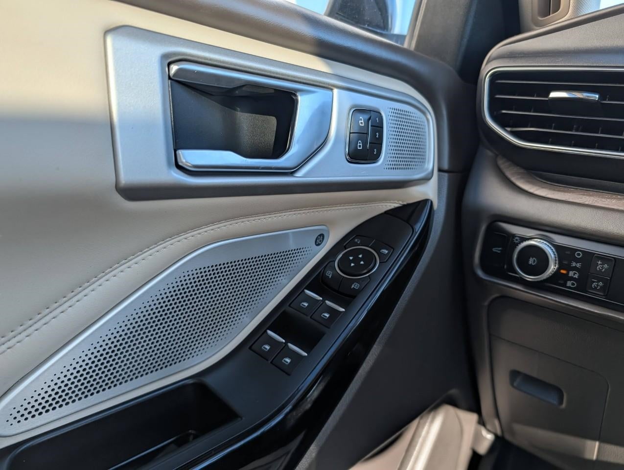 2022 Ford Explorer Platinum 4WD