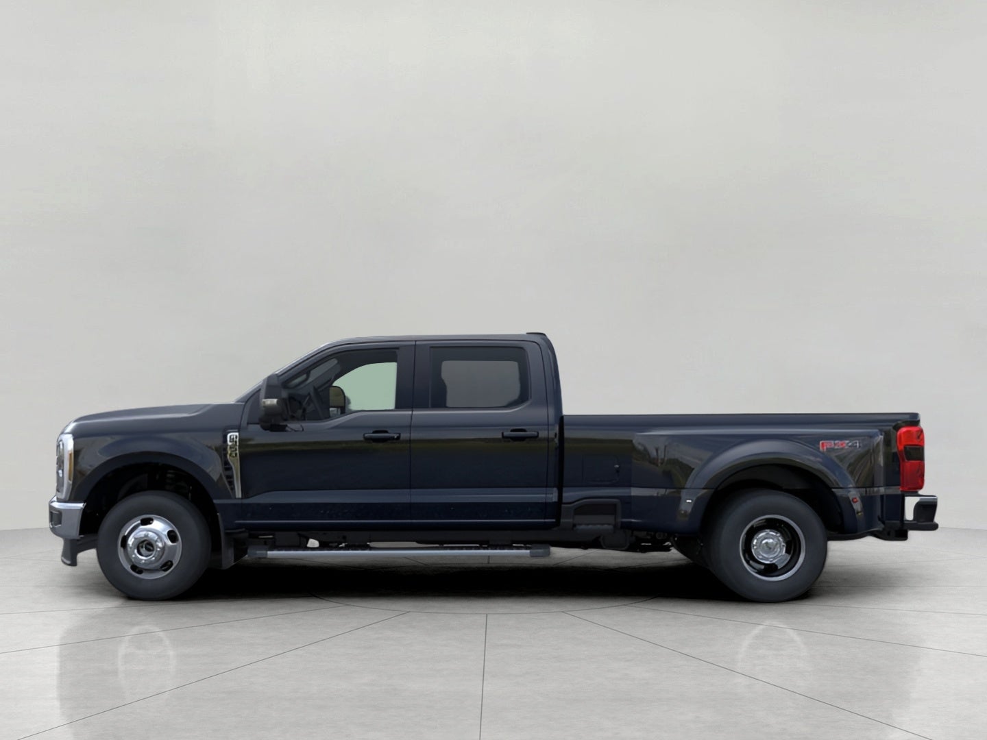 2026 Ford Super Duty F-350 DRW LARIAT 4WD Crew Cab 8' Box