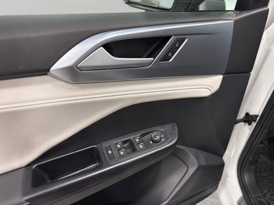 2025 Volkswagen Taos SE 4MOTION