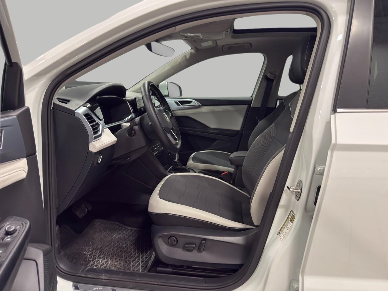 2025 Volkswagen Taos SE 4MOTION