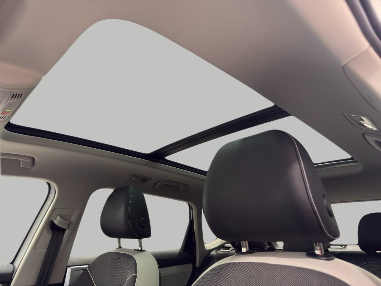 2025 Volkswagen Taos SE 4MOTION