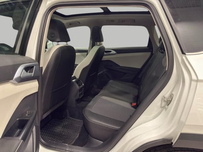 2025 Volkswagen Taos SE 4MOTION