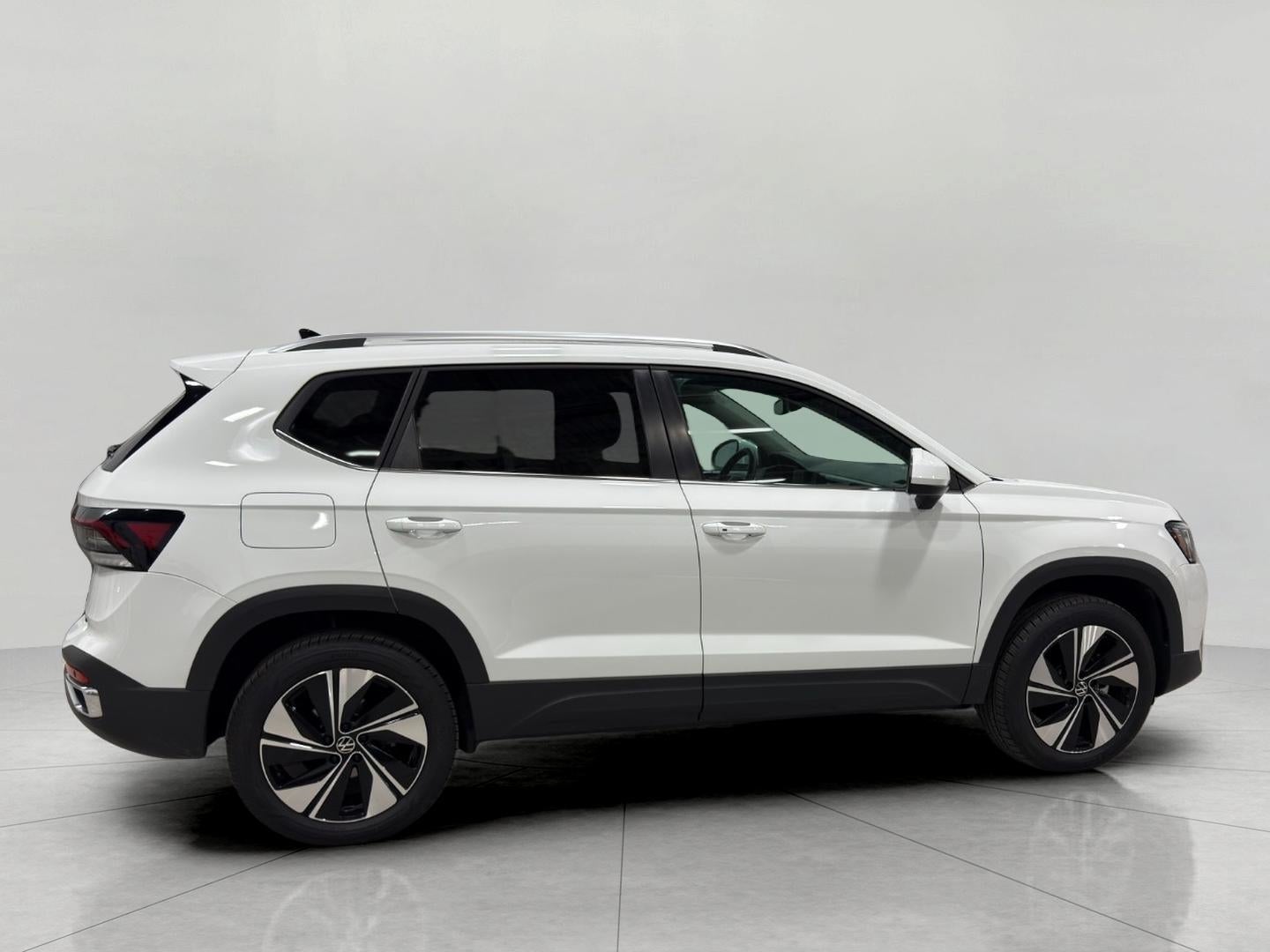 2025 Volkswagen Taos SE 4MOTION