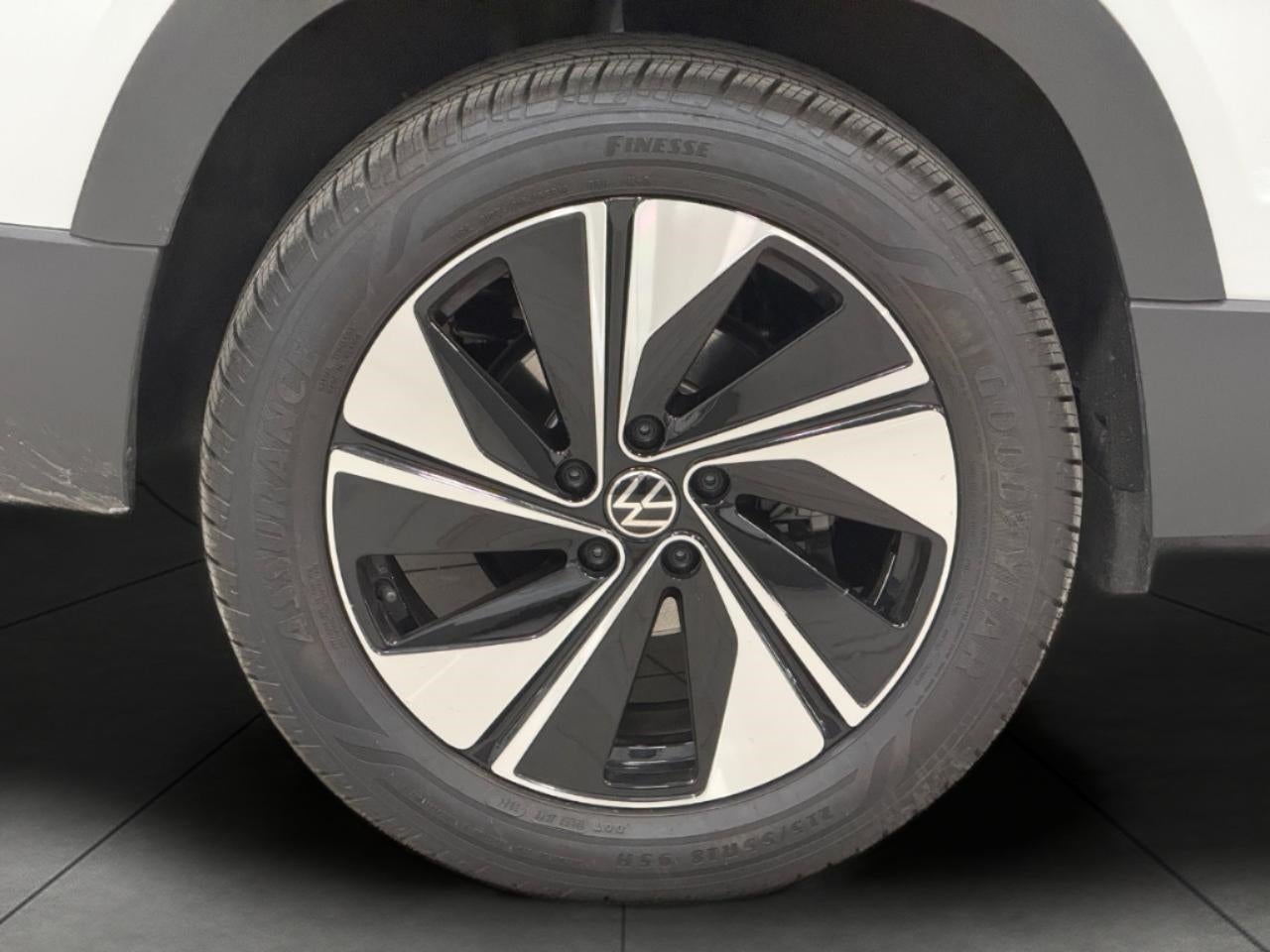 2025 Volkswagen Taos SE 4MOTION