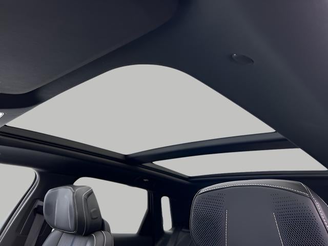 2025 Cadillac LYRIQ Luxury 3