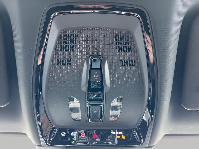 2025 Cadillac LYRIQ Luxury 3