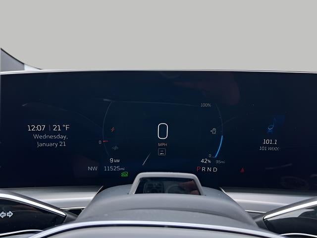 2025 Cadillac LYRIQ Luxury 3