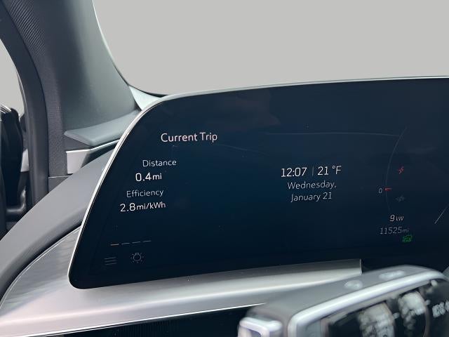 2025 Cadillac LYRIQ Luxury 3