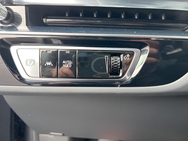 2025 Cadillac LYRIQ Luxury 3