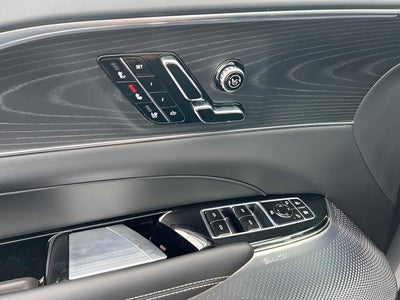 2025 Cadillac LYRIQ Luxury 3