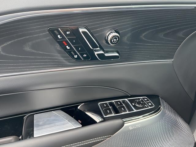 2025 Cadillac LYRIQ Luxury 3