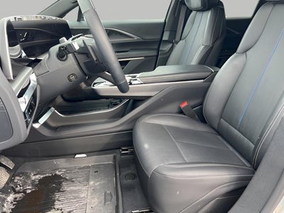 2025 Cadillac LYRIQ Luxury 3