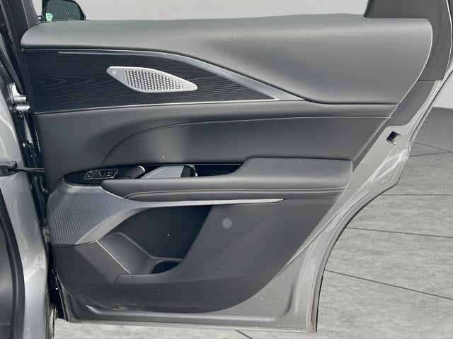 2025 Cadillac LYRIQ Luxury 3