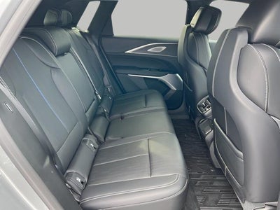 2025 Cadillac LYRIQ Luxury 3