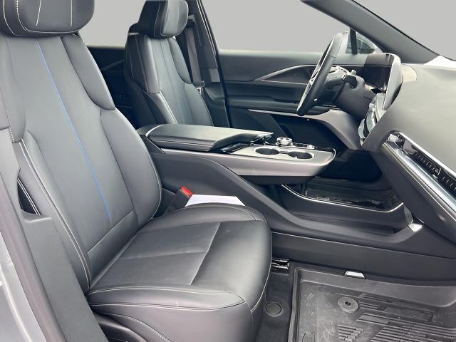 2025 Cadillac LYRIQ Luxury 3