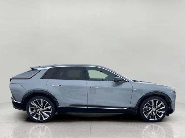 2025 Cadillac LYRIQ Luxury 3