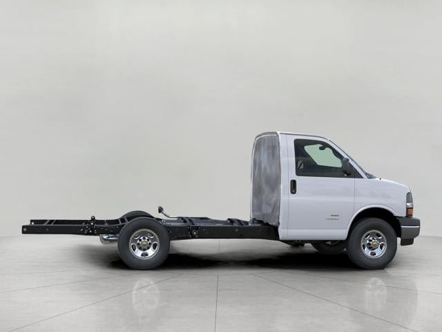2025 Chevrolet Express Cutaway 3500 Base