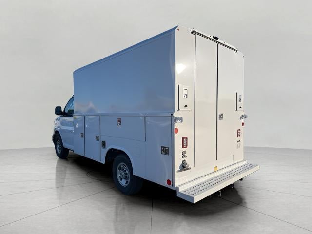2025 Chevrolet Express Cutaway 3500 Base