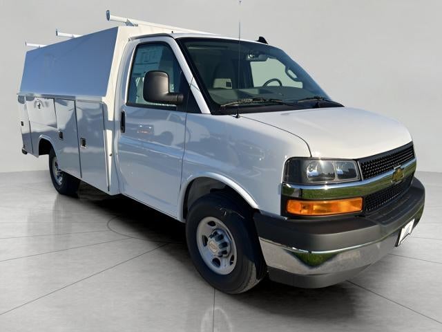 2025 Chevrolet Express Cutaway 3500 Base
